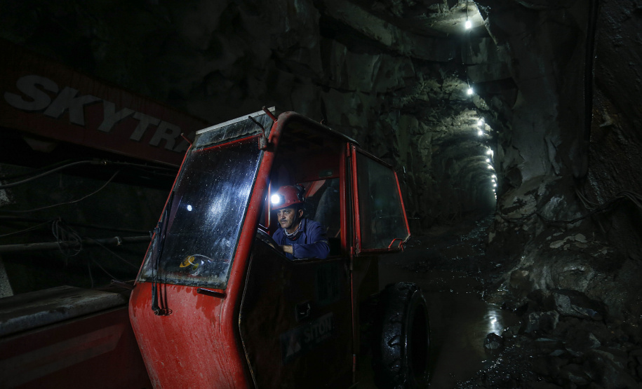 Francisco Beltrão -18-11-2020 - Obras do Túnel que terá 1.200 metros de extensão e vai levar todo o excesso de água do rio Urutago, que passa dentro do Parque de Exposições Jayme Canet Júnior, até o rio Marrecas - Foto: Jonathan Campos/ AEN