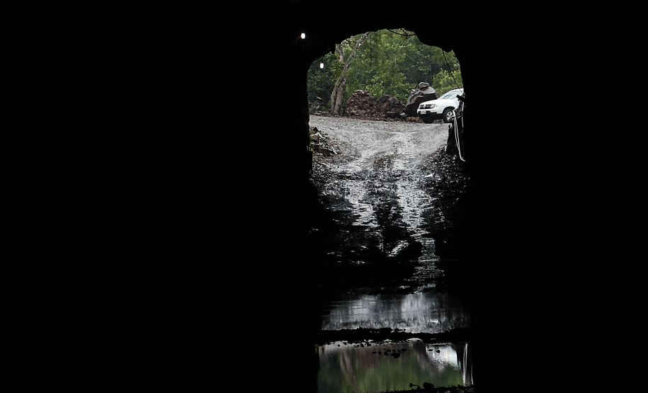 Francisco Beltrão -18-11-2020 - Obras do Túnel que terá 1.200 metros de extensão e vai levar todo o excesso de água do rio Urutago, que passa dentro do Parque de Exposições Jayme Canet Júnior, até o rio Marrecas - Foto: Jonathan Campos/ AEN