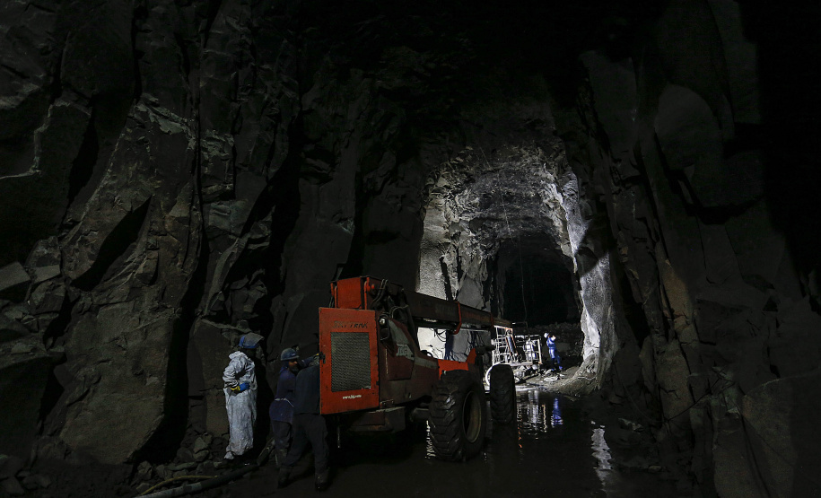 Francisco Beltrão -18-11-2020 - Obras do Túnel que terá 1.200 metros de extensão e vai levar todo o excesso de água do rio Urutago, que passa dentro do Parque de Exposições Jayme Canet Júnior, até o rio Marrecas - Foto: Jonathan Campos/ AEN
