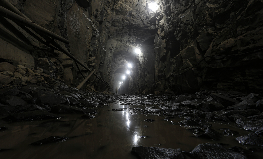 Francisco Beltrão -18-11-2020 - Obras do Túnel que terá 1.200 metros de extensão e vai levar todo o excesso de água do rio Urutago, que passa dentro do Parque de Exposições Jayme Canet Júnior, até o rio Marrecas - Foto: Jonathan Campos/ AEN