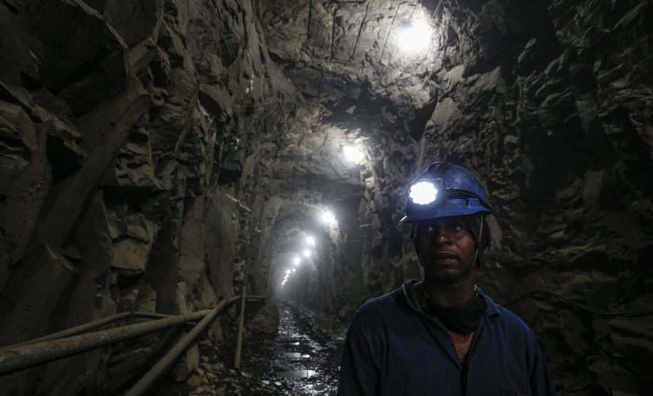 Francisco Beltrão -18-11-2020 - Obras do Túnel que terá 1.200 metros de extensão e vai levar todo o excesso de água do rio Urutago, que passa dentro do Parque de Exposições Jayme Canet Júnior, até o rio Marrecas - Foto: Jonathan Campos/ AEN