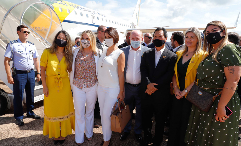 A Ponte da Integração Brasil – Paraguai atingiu quase 45% de execução em novembro, um ano e três meses após o início da construção, no Rio Paraná, em Foz do Iguaçu (Oeste). Nesta terça-feira (01), o governador Carlos Massa Ratinho Junior recebeu os presidentes Jair Bolsonaro e Mario Abdo Benítez e os acompanhou na vistoria à obra.