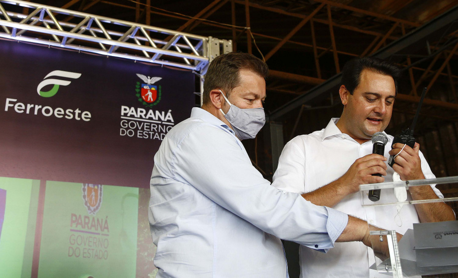 O governador Carlos Massa Ratinho Junior entregou nesta terça-feira (1º) o primeiro pacote de revitalização e modernização das locomotivas e vagões da Ferroeste.