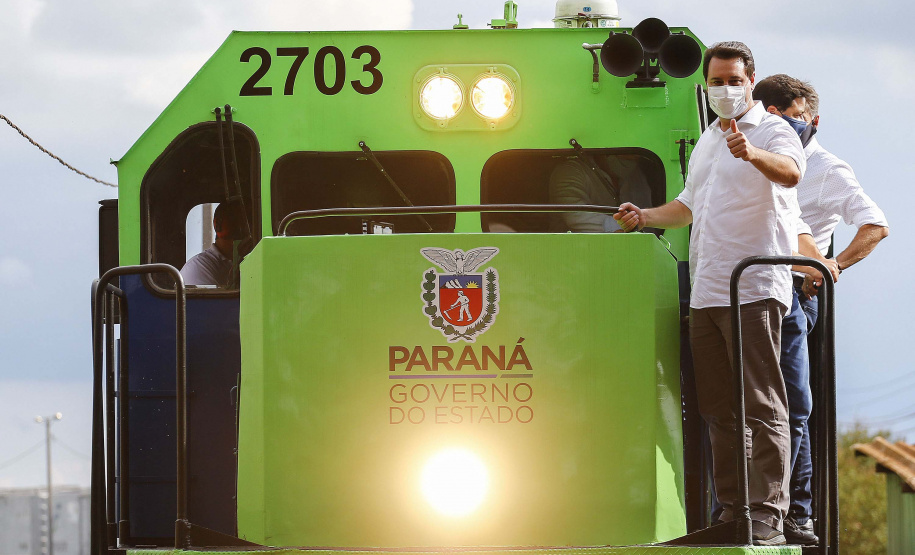 O governador Carlos Massa Ratinho Junior entregou nesta terça-feira (1º) o primeiro pacote de revitalização e modernização das locomotivas e vagões da Ferroeste.