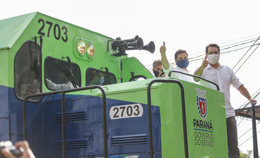 O governador Carlos Massa Ratinho Junior entregou nesta terça-feira (1º) o primeiro pacote de revitalização e modernização das locomotivas e vagões da Ferroeste.