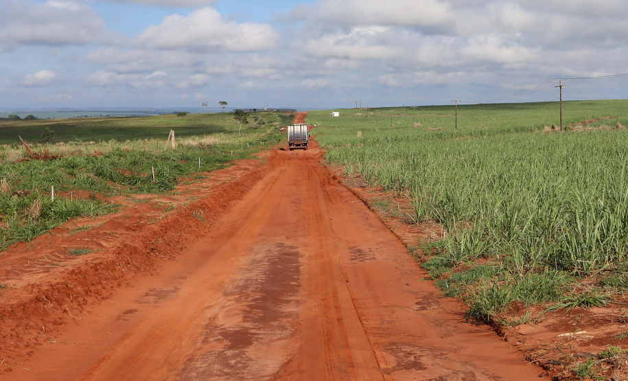 Estrada Boiadeira BR 487 Um convênio entre Itaipu Binacional, Departamento Nacional de Infraestrutura de Transportes (DNIT) e Governo do Paraná vai garantir a execução das obras no trecho paranaense da BR-487, mais conhecida como Estrada Boiadeira. O trecho de 47 km liga os municípios Icaraíma (Porto Camargo) e Umuarama (Serra dos Dourados), no Noroeste do Paraná, e deve estar pronto até início de 2022. 19/11/2020 - Foto: Geraldo Bubniak/AEN