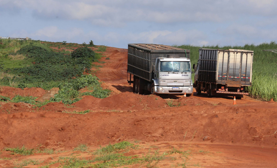 Estrada Boiadeira BR 487 Um convênio entre Itaipu Binacional, Departamento Nacional de Infraestrutura de Transportes (DNIT) e Governo do Paraná vai garantir a execução das obras no trecho paranaense da BR-487, mais conhecida como Estrada Boiadeira. O trecho de 47 km liga os municípios Icaraíma (Porto Camargo) e Umuarama (Serra dos Dourados), no Noroeste do Paraná, e deve estar pronto até início de 2022. 19/11/2020 - Foto: Geraldo Bubniak/AEN