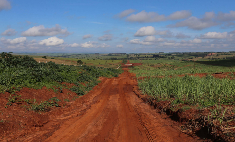 Estrada Boiadeira BR 487 Um convênio entre Itaipu Binacional, Departamento Nacional de Infraestrutura de Transportes (DNIT) e Governo do Paraná vai garantir a execução das obras no trecho paranaense da BR-487, mais conhecida como Estrada Boiadeira. O trecho de 47 km liga os municípios Icaraíma (Porto Camargo) e Umuarama (Serra dos Dourados), no Noroeste do Paraná, e deve estar pronto até início de 2022. 19/11/2020 - Foto: Geraldo Bubniak/AEN