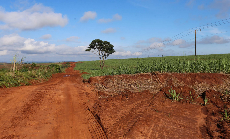 Estrada Boiadeira BR 487 Um convênio entre Itaipu Binacional, Departamento Nacional de Infraestrutura de Transportes (DNIT) e Governo do Paraná vai garantir a execução das obras no trecho paranaense da BR-487, mais conhecida como Estrada Boiadeira. O trecho de 47 km liga os municípios Icaraíma (Porto Camargo) e Umuarama (Serra dos Dourados), no Noroeste do Paraná, e deve estar pronto até início de 2022. 19/11/2020 - Foto: Geraldo Bubniak/AEN