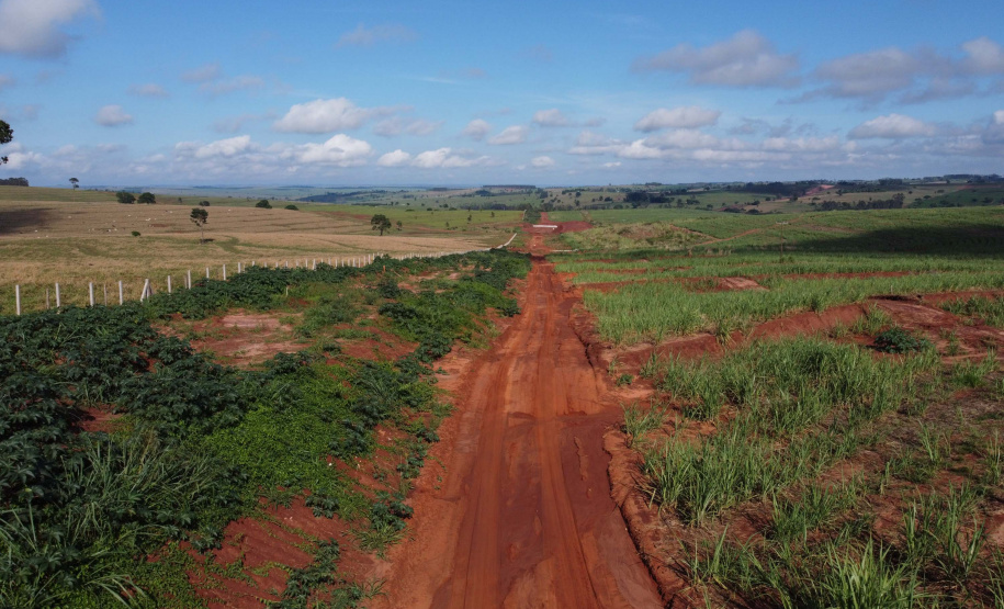 Estrada Boiadeira BR 487 Um convênio entre Itaipu Binacional, Departamento Nacional de Infraestrutura de Transportes (DNIT) e Governo do Paraná vai garantir a execução das obras no trecho paranaense da BR-487, mais conhecida como Estrada Boiadeira. O trecho de 47 km liga os municípios Icaraíma (Porto Camargo) e Umuarama (Serra dos Dourados), no Noroeste do Paraná, e deve estar pronto até início de 2022. 19/11/2020 - Foto: Geraldo Bubniak/AEN