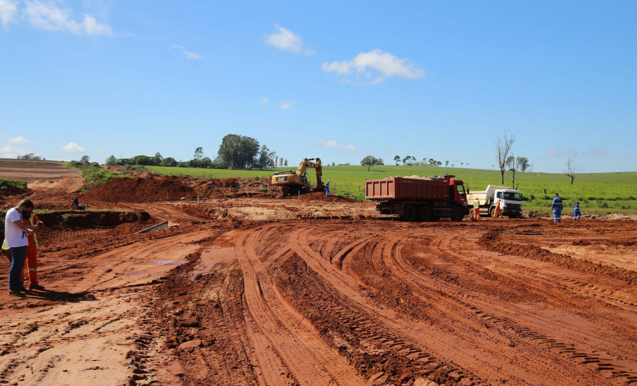 Estrada Boiadeira BR 487 Um convênio entre Itaipu Binacional, Departamento Nacional de Infraestrutura de Transportes (DNIT) e Governo do Paraná vai garantir a execução das obras no trecho paranaense da BR-487, mais conhecida como Estrada Boiadeira. O trecho de 47 km liga os municípios Icaraíma (Porto Camargo) e Umuarama (Serra dos Dourados), no Noroeste do Paraná, e deve estar pronto até início de 2022. 19/11/2020 - Foto: Geraldo Bubniak/AEN