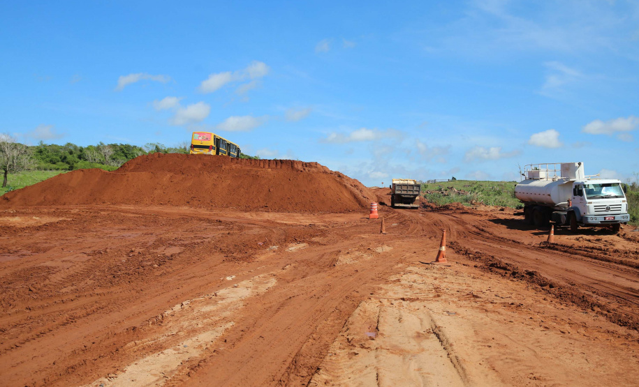 Estrada Boiadeira BR 487 Um convênio entre Itaipu Binacional, Departamento Nacional de Infraestrutura de Transportes (DNIT) e Governo do Paraná vai garantir a execução das obras no trecho paranaense da BR-487, mais conhecida como Estrada Boiadeira. O trecho de 47 km liga os municípios Icaraíma (Porto Camargo) e Umuarama (Serra dos Dourados), no Noroeste do Paraná, e deve estar pronto até início de 2022. 19/11/2020 - Foto: Geraldo Bubniak/AEN