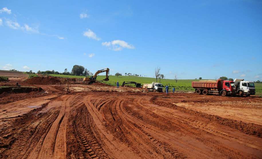 Estrada Boiadeira BR 487 Um convênio entre Itaipu Binacional, Departamento Nacional de Infraestrutura de Transportes (DNIT) e Governo do Paraná vai garantir a execução das obras no trecho paranaense da BR-487, mais conhecida como Estrada Boiadeira. O trecho de 47 km liga os municípios Icaraíma (Porto Camargo) e Umuarama (Serra dos Dourados), no Noroeste do Paraná, e deve estar pronto até início de 2022. 19/11/2020 - Foto: Geraldo Bubniak/AEN