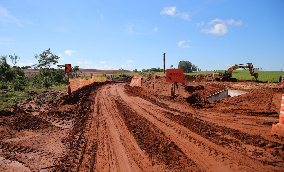 Estrada Boiadeira BR 487 Um convênio entre Itaipu Binacional, Departamento Nacional de Infraestrutura de Transportes (DNIT) e Governo do Paraná vai garantir a execução das obras no trecho paranaense da BR-487, mais conhecida como Estrada Boiadeira. O trecho de 47 km liga os municípios Icaraíma (Porto Camargo) e Umuarama (Serra dos Dourados), no Noroeste do Paraná, e deve estar pronto até início de 2022. 19/11/2020 - Foto: Geraldo Bubniak/AEN