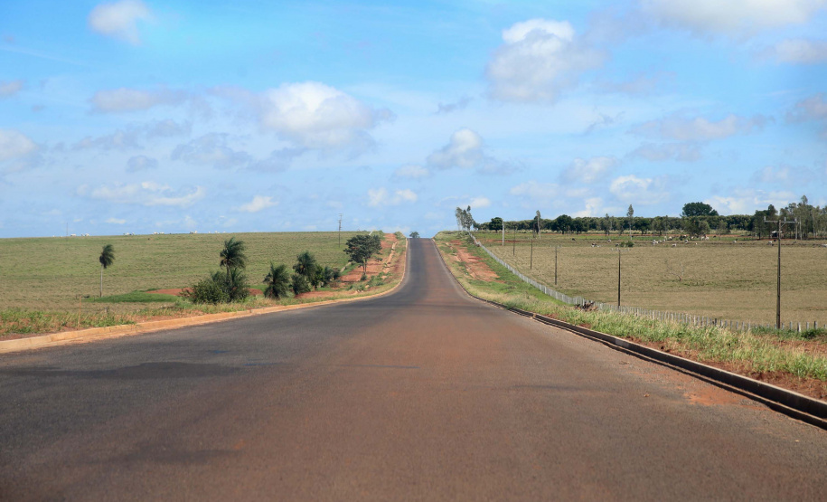 Estrada Boiadeira BR 487 Um convênio entre Itaipu Binacional, Departamento Nacional de Infraestrutura de Transportes (DNIT) e Governo do Paraná vai garantir a execução das obras no trecho paranaense da BR-487, mais conhecida como Estrada Boiadeira. O trecho de 47 km liga os municípios Icaraíma (Porto Camargo) e Umuarama (Serra dos Dourados), no Noroeste do Paraná, e deve estar pronto até início de 2022. 19/11/2020 - Foto: Geraldo Bubniak/AEN