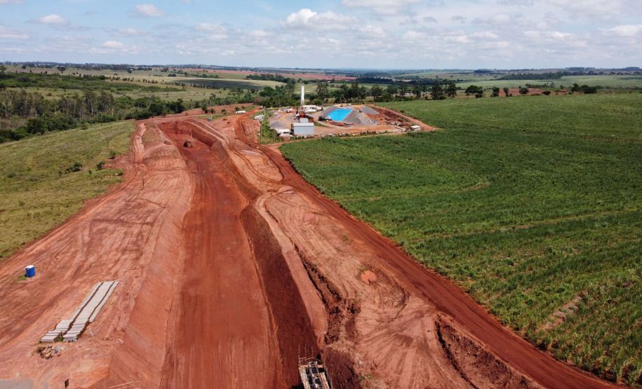 Estrada Boiadeira BR 487 Um convênio entre Itaipu Binacional, Departamento Nacional de Infraestrutura de Transportes (DNIT) e Governo do Paraná vai garantir a execução das obras no trecho paranaense da BR-487, mais conhecida como Estrada Boiadeira. O trecho de 47 km liga os municípios Icaraíma (Porto Camargo) e Umuarama (Serra dos Dourados), no Noroeste do Paraná, e deve estar pronto até início de 2022. 19/11/2020 - Foto: Geraldo Bubniak/AEN