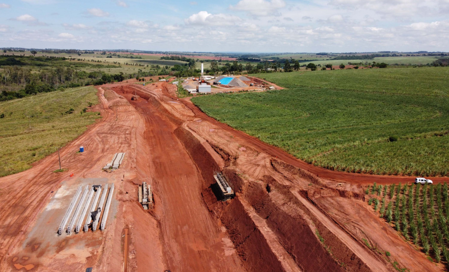 Estrada Boiadeira BR 487 Um convênio entre Itaipu Binacional, Departamento Nacional de Infraestrutura de Transportes (DNIT) e Governo do Paraná vai garantir a execução das obras no trecho paranaense da BR-487, mais conhecida como Estrada Boiadeira. O trecho de 47 km liga os municípios Icaraíma (Porto Camargo) e Umuarama (Serra dos Dourados), no Noroeste do Paraná, e deve estar pronto até início de 2022. 19/11/2020 - Foto: Geraldo Bubniak/AEN