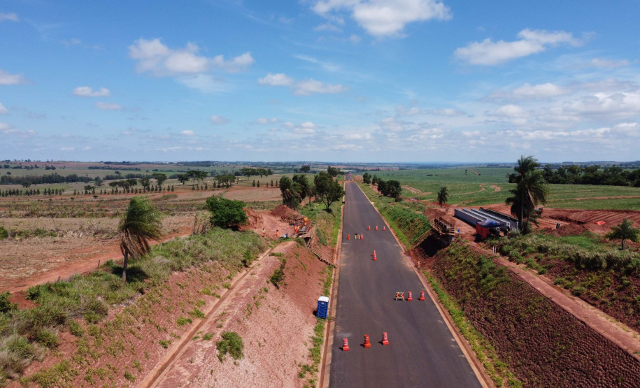 Estrada Boiadeira BR 487 Um convênio entre Itaipu Binacional, Departamento Nacional de Infraestrutura de Transportes (DNIT) e Governo do Paraná vai garantir a execução das obras no trecho paranaense da BR-487, mais conhecida como Estrada Boiadeira. O trecho de 47 km liga os municípios Icaraíma (Porto Camargo) e Umuarama (Serra dos Dourados), no Noroeste do Paraná, e deve estar pronto até início de 2022. 19/11/2020 - Foto: Geraldo Bubniak/AEN