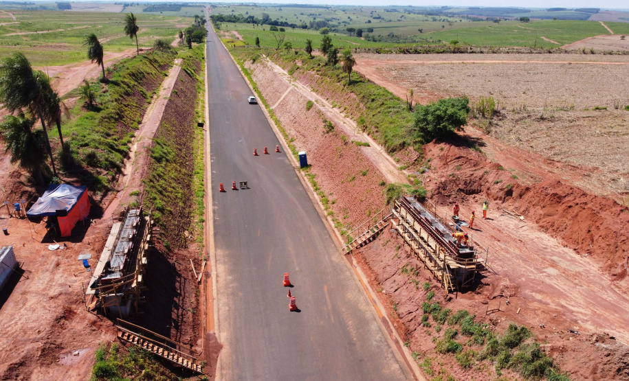 Estrada Boiadeira BR 487 Um convênio entre Itaipu Binacional, Departamento Nacional de Infraestrutura de Transportes (DNIT) e Governo do Paraná vai garantir a execução das obras no trecho paranaense da BR-487, mais conhecida como Estrada Boiadeira. O trecho de 47 km liga os municípios Icaraíma (Porto Camargo) e Umuarama (Serra dos Dourados), no Noroeste do Paraná, e deve estar pronto até início de 2022. 19/11/2020 - Foto: Geraldo Bubniak/AEN