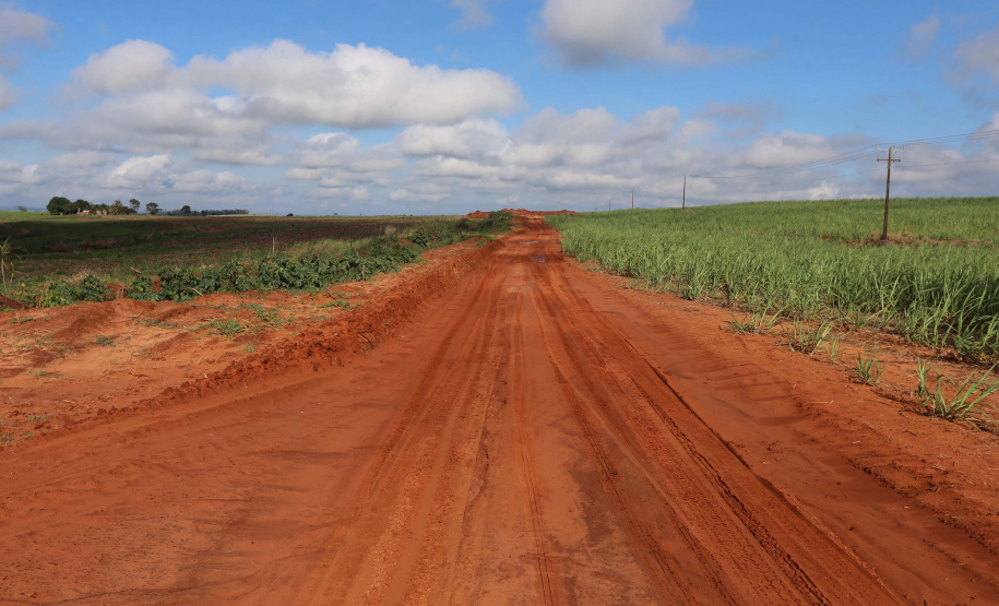 Estrada Boiadeira BR 487 Um convênio entre Itaipu Binacional, Departamento Nacional de Infraestrutura de Transportes (DNIT) e Governo do Paraná vai garantir a execução das obras no trecho paranaense da BR-487, mais conhecida como Estrada Boiadeira. O trecho de 47 km liga os municípios Icaraíma (Porto Camargo) e Umuarama (Serra dos Dourados), no Noroeste do Paraná, e deve estar pronto até início de 2022. 19/11/2020 - Foto: Geraldo Bubniak/AEN