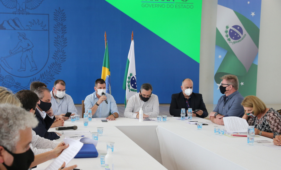 Reuniao Covid Reuniao do Secretário de Estado da Saude, Beto Preto, Secretário de Estado da Comunicação e da Cultura ,João Evaristo Debiasi com Assomec ? Associação dos Municípios da Região Metropolitana de Curitiba e representantes para alinhamento de açoes no combate do coronavirus. - Curitiba - 02/13/2020 - Foto: Geraldo Bubniak/AEN
