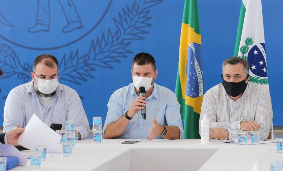 Reuniao Covid Reuniao do Secretário de Estado da Saude, Beto Preto, Secretário de Estado da Comunicação e da Cultura ,João Evaristo Debiasi com Assomec ? Associação dos Municípios da Região Metropolitana de Curitiba e representantes para alinhamento de açoes no combate do coronavirus. - Curitiba - 02/13/2020 - Foto: Geraldo Bubniak/AEN