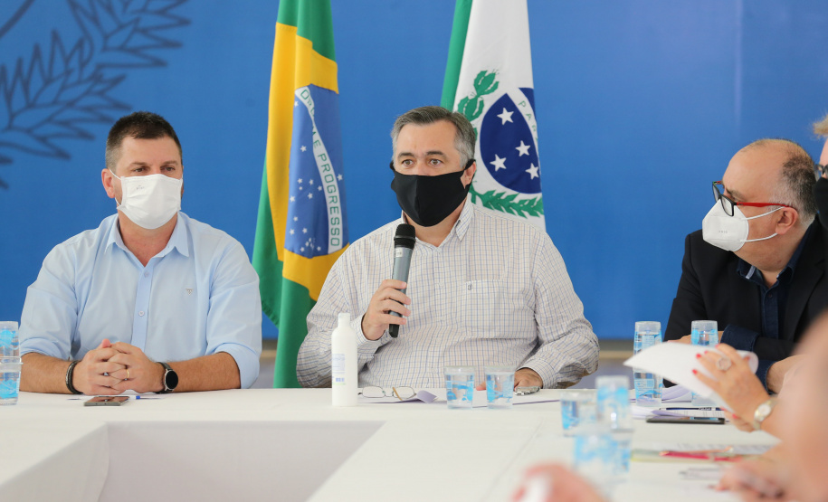 Reuniao Covid Reuniao do Secretário de Estado da Saude, Beto Preto, Secretário de Estado da Comunicação e da Cultura ,João Evaristo Debiasi com Assomec ? Associação dos Municípios da Região Metropolitana de Curitiba e representantes para alinhamento de açoes no combate do coronavirus. - Curitiba - 02/13/2020 - Foto: Geraldo Bubniak/AEN