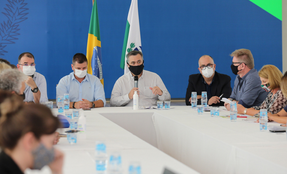 Reuniao Covid Reuniao do Secretário de Estado da Saude, Beto Preto, Secretário de Estado da Comunicação e da Cultura ,João Evaristo Debiasi com Assomec ? Associação dos Municípios da Região Metropolitana de Curitiba e representantes para alinhamento de açoes no combate do coronavirus. - Curitiba - 02/13/2020 - Foto: Geraldo Bubniak/AEN