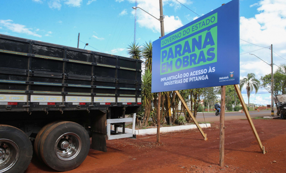 Marginal Pitanga Obra de implantação do acesso às indústrias de Pitanga. São construídas marginais em um trecho de 4,2 quilômetros da PR-466, perto do posto da Polícia Rodoviária Estadual, o projeto prevê pistas paralelas à rodovia em ambos os sentidos, totalizando 8,4 quilômetros de extensão. 19/11/2020 - Foto: Geraldo Bubniak/AEN