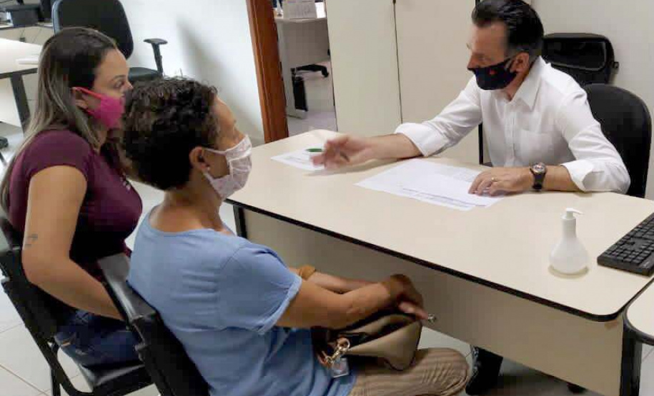 A Cohapar concluiu nesta quinta-feira (3), em Londrina, o primeiro mutirão de audiências de conciliação para renegociação de dívidas imobiliárias, feito em parceria com o Tribunal de Justiça do Paraná (TJPR). A iniciativa conjunta entre os poderes executivo e judiciário estaduais é fruto de um acordo firmado em setembro deste ano e deverá beneficiar milhares de famílias que possuem dívidas de financiamentos com a companhia. (Foto: Ivone Luchini / Cohapar)