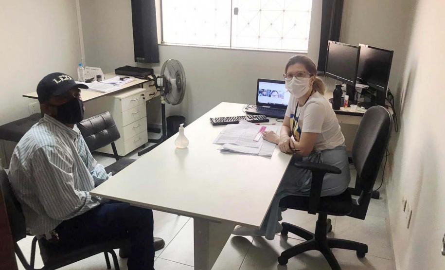 A Cohapar concluiu nesta quinta-feira (3), em Londrina, o primeiro mutirão de audiências de conciliação para renegociação de dívidas imobiliárias, feito em parceria com o Tribunal de Justiça do Paraná (TJPR). A iniciativa conjunta entre os poderes executivo e judiciário estaduais é fruto de um acordo firmado em setembro deste ano e deverá beneficiar milhares de famílias que possuem dívidas de financiamentos com a companhia. (Foto: Ivone Luchini / Cohapar)