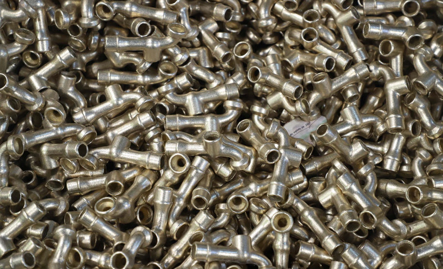 Fabricação de metais sanitários gera emprego e renda para Loanda e região. Foto: José Fernando Ogura/AEN