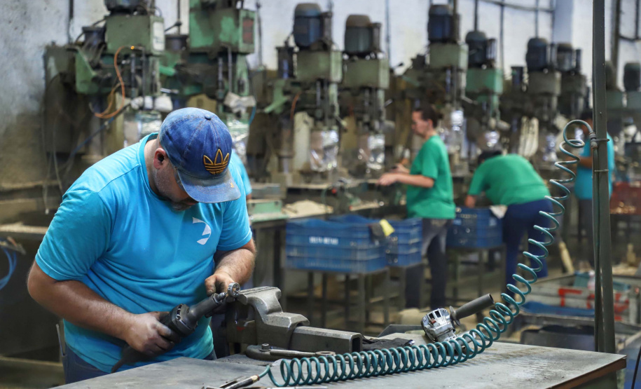 Fabricação de metais sanitários gera emprego e renda para Loanda e região. Foto: José Fernando Ogura/AEN