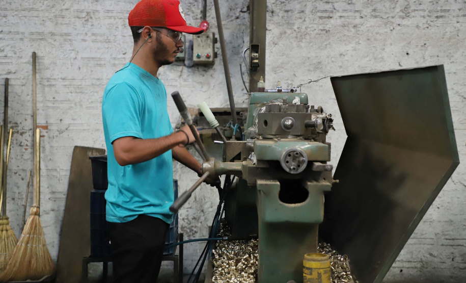 Fabricação de metais sanitários gera emprego e renda para Loanda e região. Foto: José Fernando Ogura/AEN