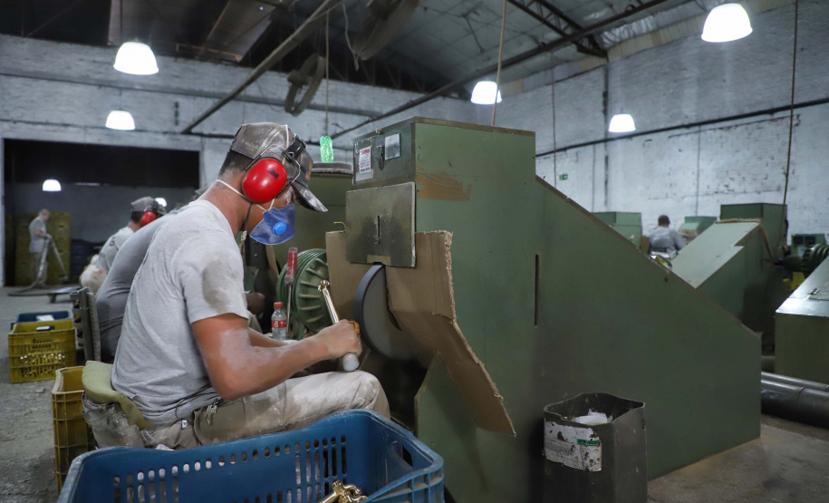 Fabricação de metais sanitários gera emprego e renda para Loanda e região. Foto: José Fernando Ogura/AEN