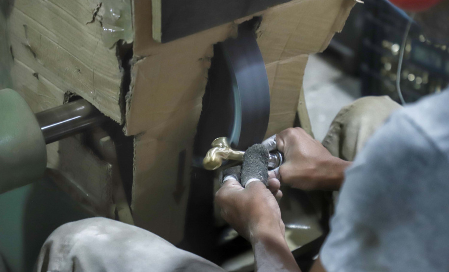 Fabricação de metais sanitários gera emprego e renda para Loanda e região. Foto: José Fernando Ogura/AEN