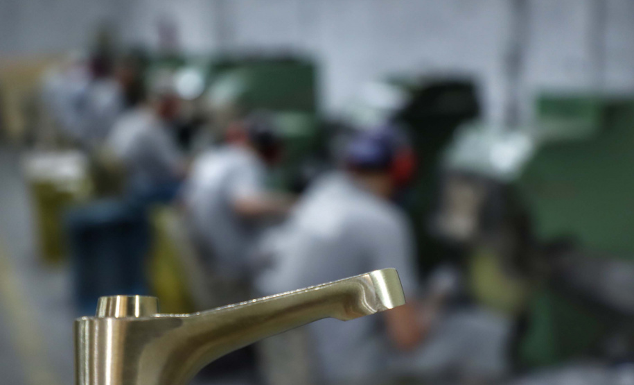 Fabricação de metais sanitários gera emprego e renda para Loanda e região. Foto: José Fernando Ogura/AEN