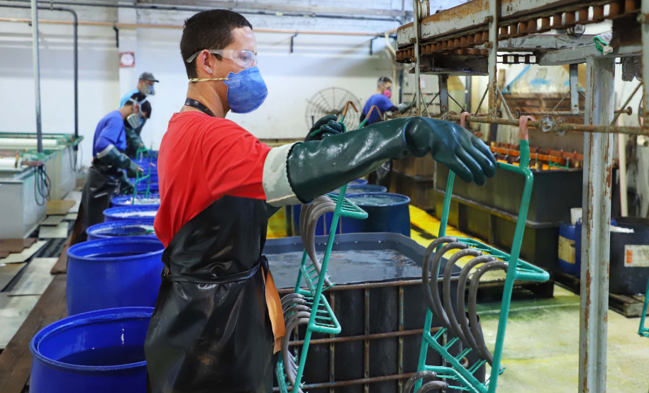 Fabricação de metais sanitários gera emprego e renda para Loanda e região. Foto: José Fernando Ogura/AEN