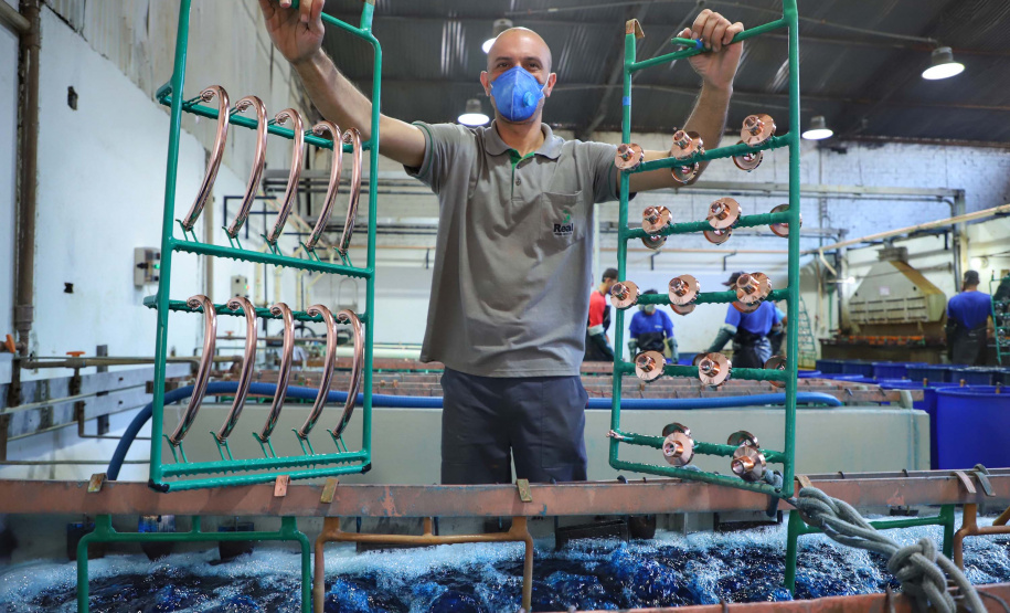 Fabricação de metais sanitários gera emprego e renda para Loanda e região. Foto: José Fernando Ogura/AEN