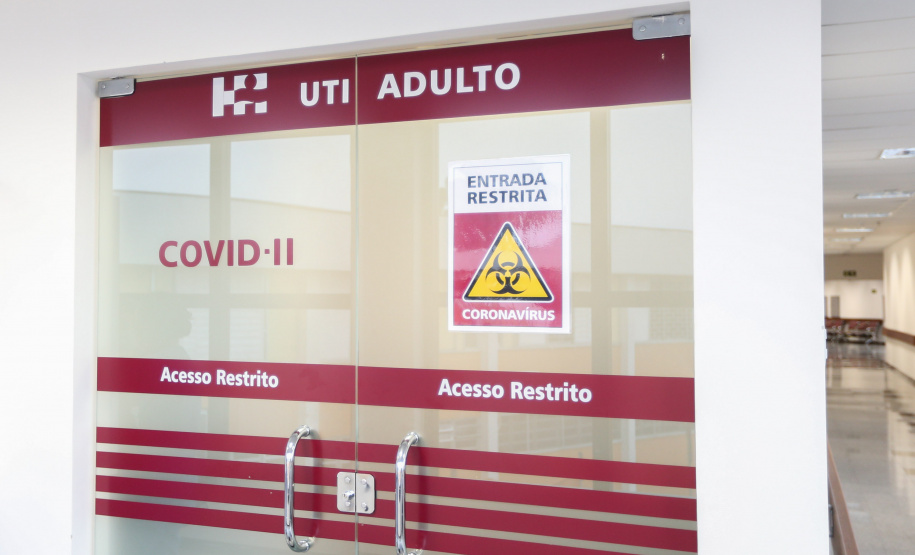 Foram disponibilizados, a partir de 20 de novembro, 159 leitos de UTI e 414 de enfermaria. Destes, 321 (93 UTIs e 228 enfermarias) foram em Curitiba e região. Investimento é de R$ 243,5 milhões.