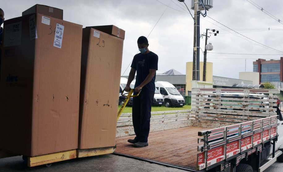 Sesa envia 14 respiradores para hospitais de Campo Largo e Assi s Chateaubriand. Foto: Américo Antonio SESA