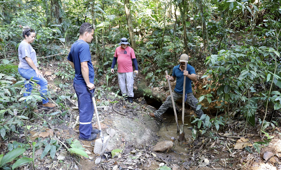 Portos do Paraná apoia gestão da água nas comunidades caiçaras da baia de Paranaguá.