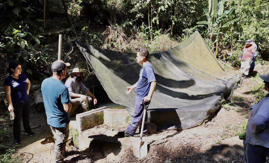 Portos do Paraná apoia gestão da água nas comunidades caiçaras da baia de Paranaguá.