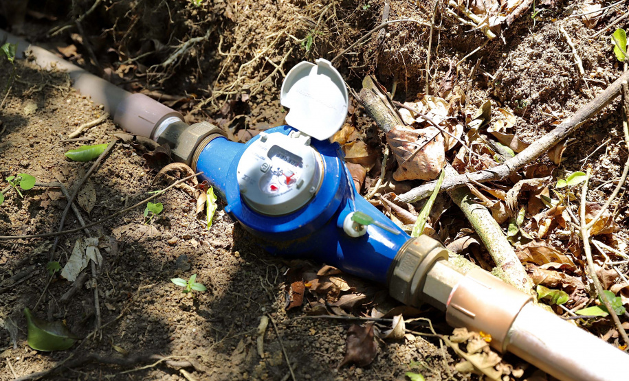 Portos do Paraná apoia gestão da água nas comunidades caiçaras da baia de Paranaguá.