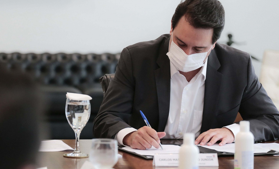 O governador Carlos Massa Ratinho Junior se reuniu nesta segunda-feira (7) com a diretoria da Ferragens Negrão, empresa que atua há 52 anos no mercado de ferramentas para construção civil e que planeja investir R$ 63 milhões no Paraná. O encontro foi marcado pela apresentação da primeira parte desse aporte, de R$ 19 milhões, que aconteceu em um novo Centro de Distribuição e em uma loja em São José dos Pinhais, na Região Metropolitana de Curitiba. Foto: Jonathan Campos/AEN