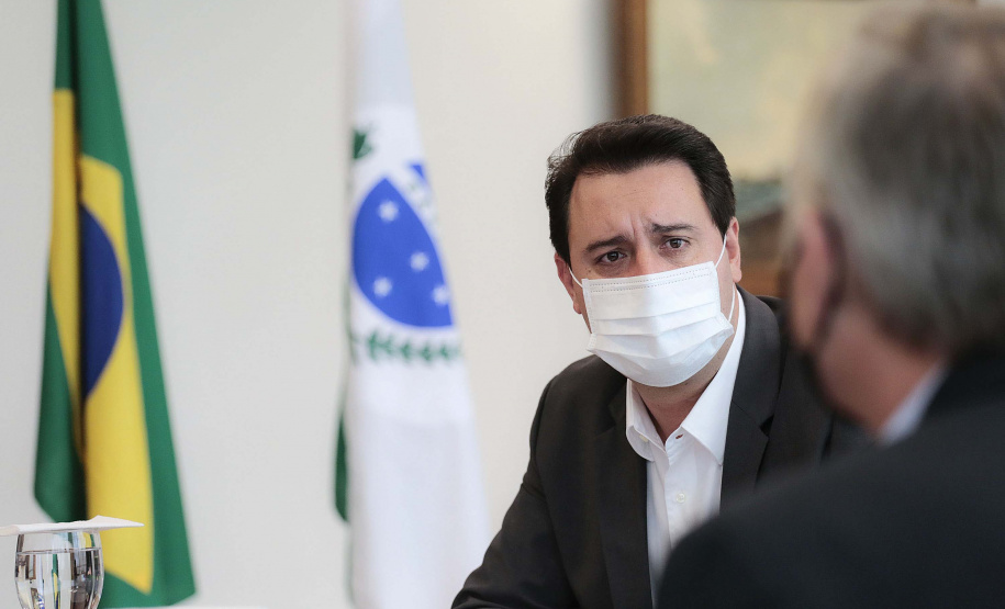 O governador Carlos Massa Ratinho Junior se reuniu nesta segunda-feira (7) com a diretoria da Ferragens Negrão, empresa que atua há 52 anos no mercado de ferramentas para construção civil e que planeja investir R$ 63 milhões no Paraná. O encontro foi marcado pela apresentação da primeira parte desse aporte, de R$ 19 milhões, que aconteceu em um novo Centro de Distribuição e em uma loja em São José dos Pinhais, na Região Metropolitana de Curitiba. Foto: Jonathan Campos/AEN