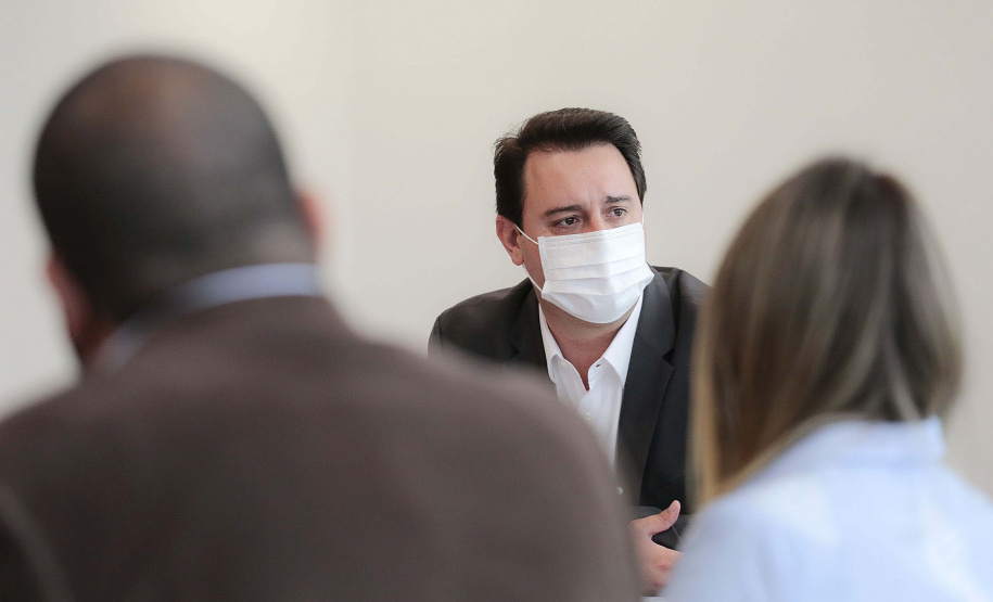 O governador Carlos Massa Ratinho Junior se reuniu nesta segunda-feira (7) com a diretoria da Ferragens Negrão, empresa que atua há 52 anos no mercado de ferramentas para construção civil e que planeja investir R$ 63 milhões no Paraná. O encontro foi marcado pela apresentação da primeira parte desse aporte, de R$ 19 milhões, que aconteceu em um novo Centro de Distribuição e em uma loja em São José dos Pinhais, na Região Metropolitana de Curitiba. Foto: Jonathan Campos/AEN