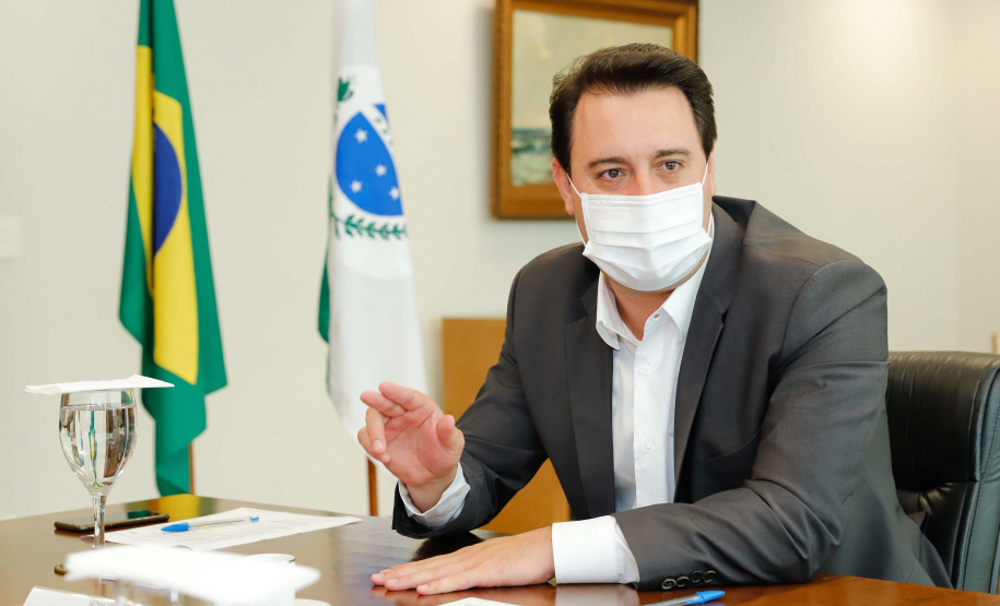 O governador Carlos Massa Ratinho Junior se reuniu nesta segunda-feira (7) com a diretoria da Ferragens Negrão, empresa que atua há 52 anos no mercado de ferramentas para construção civil e que planeja investir R$ 63 milhões no Paraná. O encontro foi marcado pela apresentação da primeira parte desse aporte, de R$ 19 milhões, que aconteceu em um novo Centro de Distribuição e em uma loja em São José dos Pinhais, na Região Metropolitana de Curitiba.