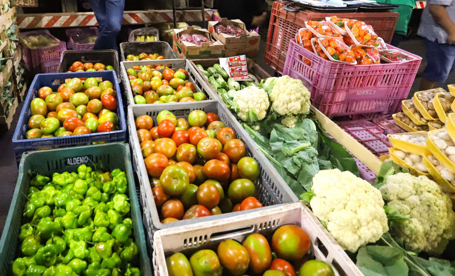 Estado realiza última licitação de hortifrúti e pão francês do ano
. Foto: Arnaldo Alves/Arquivo AEN