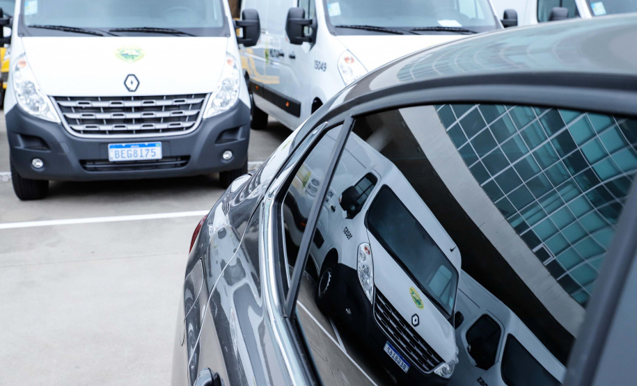 O governador Carlos Massa Ratinho Junior entregou nesta terça-feira (08), em ato simbólico no Palácio Iguaçu, 60 novos veículos que vão encorpar a frota das polícias (Militar e Civil), do Corpo de Bombeiro e do Departamento Penitenciário. A meta é chegar a 2022 com 80% da frota renovada.